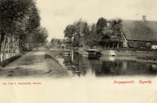 15458 Gezicht op de Hoofdweg met beplanting, de Zegveldsche Wetering en bebouwing te Zegveld uit het zuidoosten. N.B. ...